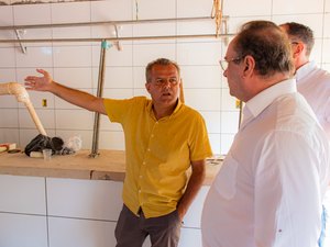 Prefeito Luciano acompanha obras de revitalização do Mercado de Carnes na Vila São José