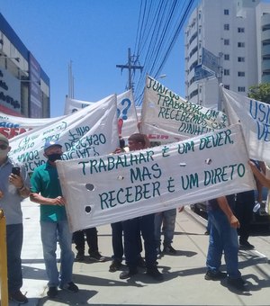 Trabalhadores da Usina Sinimbú protestam para cobrar pagamentos atrasados