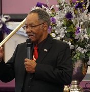 Pastor que incentivou igreja lotada na quarentena morre de covid-19 nos EUA