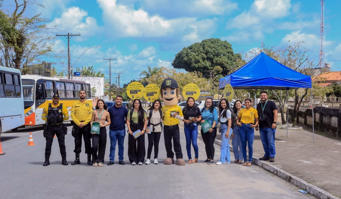 SMTT Penedo reforça orientação sobre a importância do uso do capacete