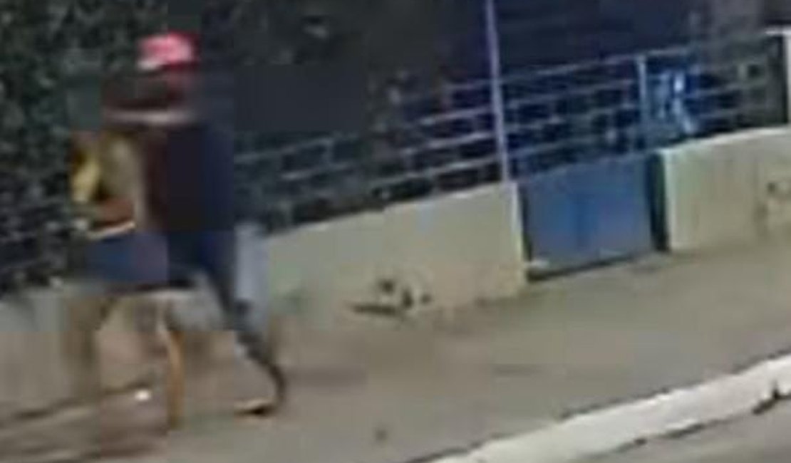 Mulher é morta a facadas na Ponta Verde; homem em situação de rua é apontado como suspeito