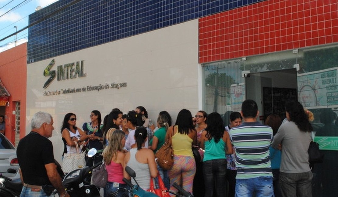 Sinteal reúne apoio administrativo de escolas municipais e pode deflagrar paralisação