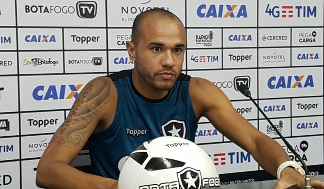 Após superar câncer, Roger faz proposta para renovar com Botafogo 