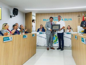 Paulo Dantas é agraciado em Maragogi com a comenda Costa dos Corais