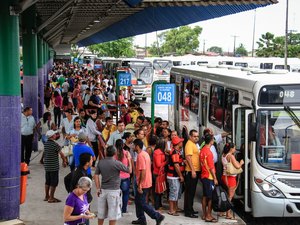 Justiça determina manutenção de 70% dos ônibus durante greve geral