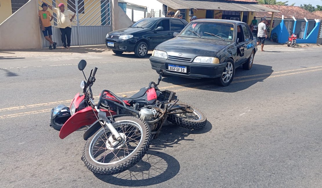 Colisão entre moto e carro deixa duas mulheres feridas na zona rural de Arapiraca