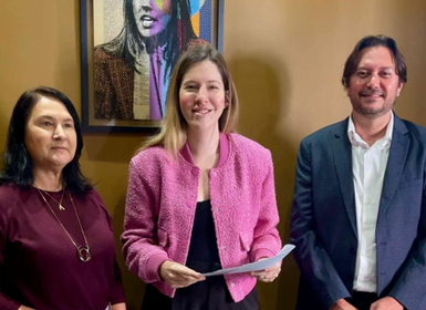 Cibele Moura celebra vitória de João Neto na presidência do CRF-AL