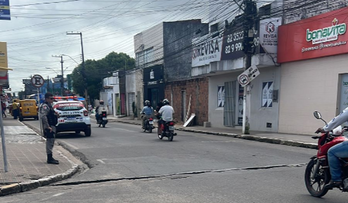 Parada Obrigatória: PM flagra mais de 40 veículos desrespeitando sinalização de trânsito em cruzamento