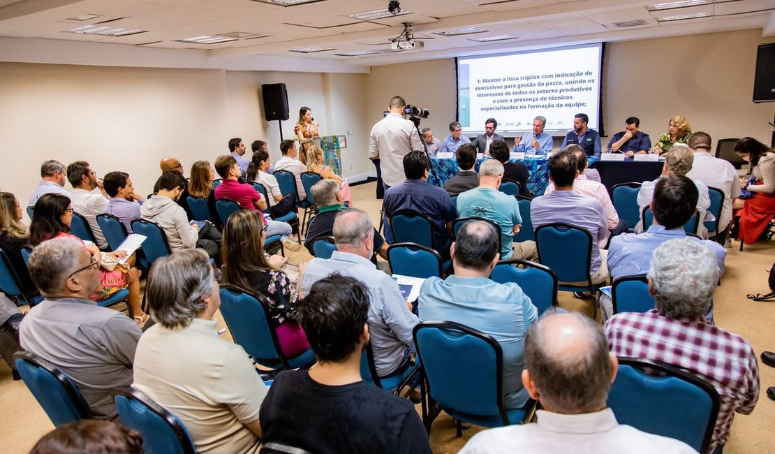 Collor garante desburocratização para melhorar ambiente de negócios do turismo