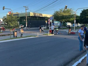 Motociclista colide com viatura da Polícia Civil próximo ao Estádio Municipal