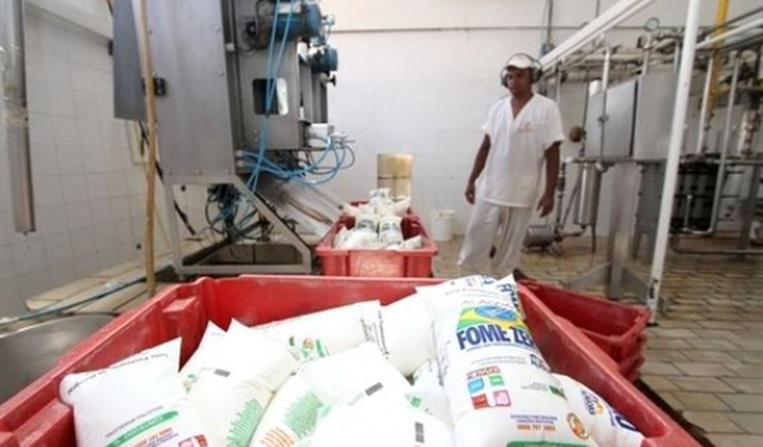 Pagamento de cooperativas e produtores de leite será feito até quarta-feira (27)