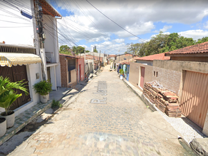 Troca de tiros causa pânico e deixa pessoa ferida no bairro do Jacintinho
