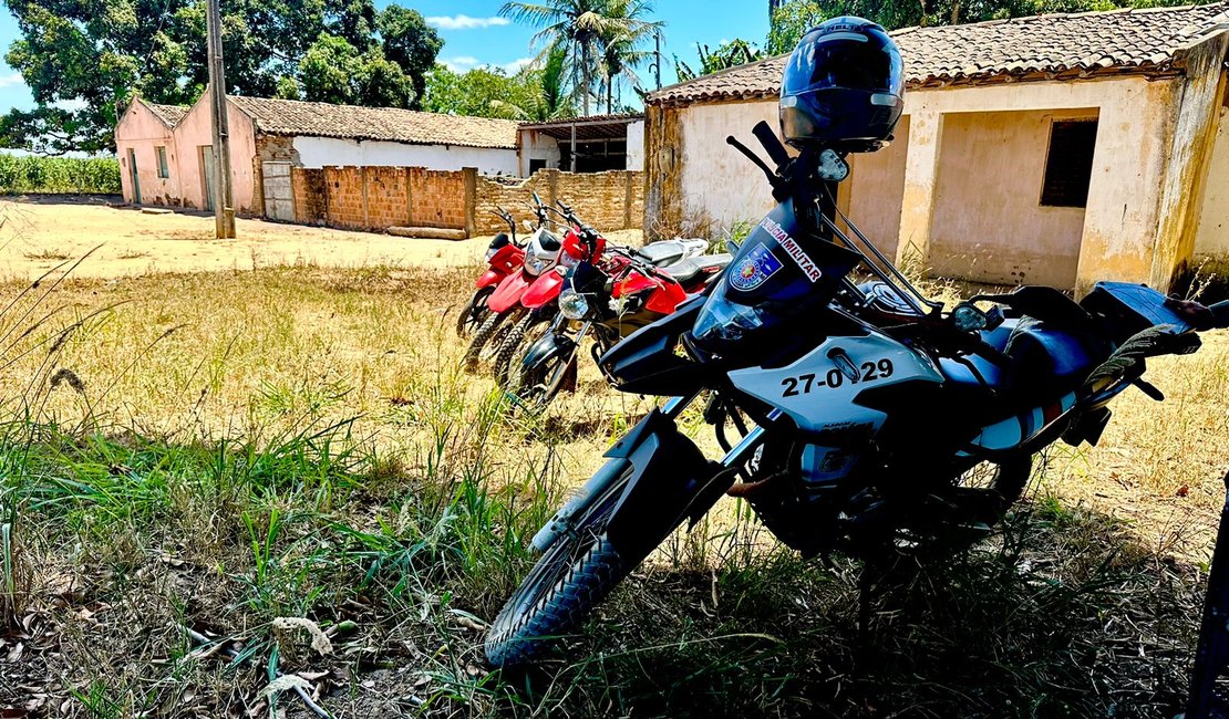 Rastreio de moto leva a polícia a desmanche de veículos em Feira Grande