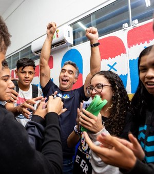 Deputado Rafael Brito celebra aprovação de projeto para criação de vagas em escolas integrais