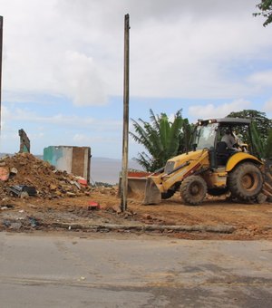 Prefeitura demole mais de 70 casas interditadas em áreas de risco no Pilar