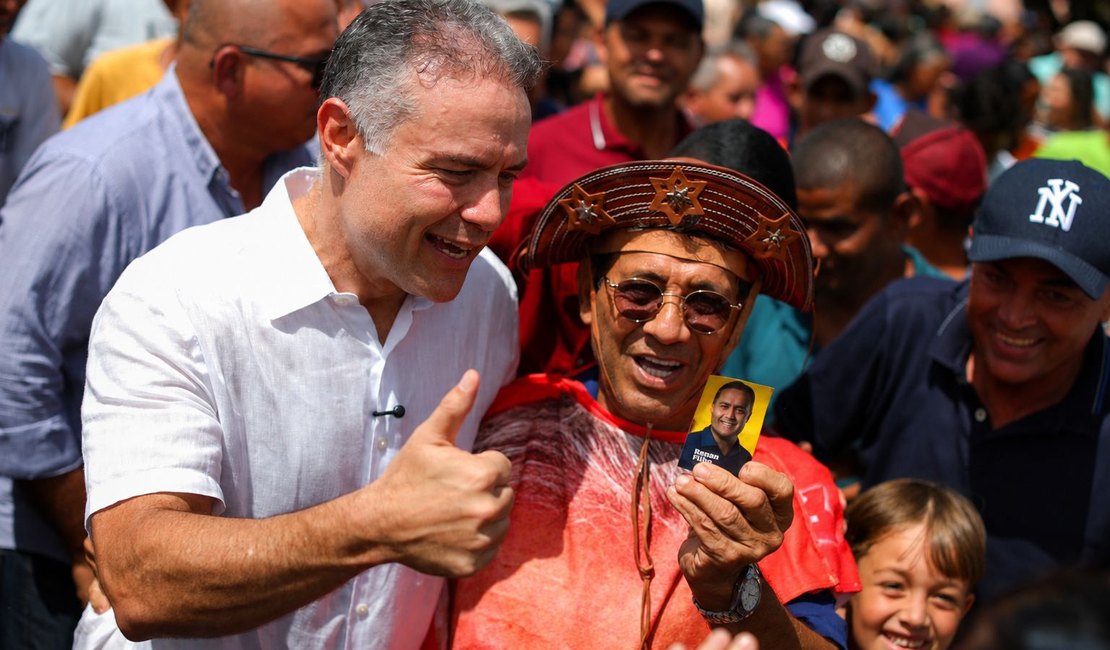 Renan reúne prefeitos no Sertão e destaca pacote bilionário de investimentos para AL