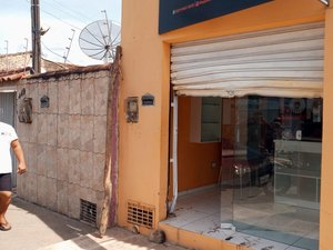Loja de celular é arrombada e tem pertences levados, em Arapiraca