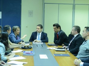 Renan Filho discute reestruturação do Plano Brasil Mais Seguro