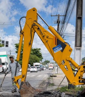 Prefeitura remove lombadas de asfalto na Avenida Menino Marcelo
