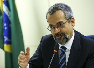 MEC recebe e não usa mais de R$ 1 bi recuperado na Lava Jato
