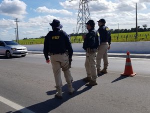 PRF em Alagoas detém homens por porte de arma de fogo de uso permitido