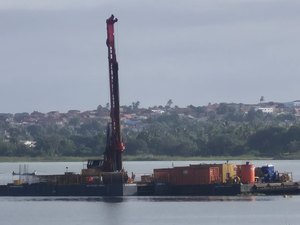 Pilares da ponte entre Penedo e Neópolis começam a ser instalados
