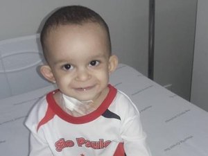 Pato e Rebeca Abravanel pagam cirurgia de menino portador de doença rara