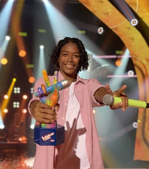 Kauê Penna, do time Brown, vence a quinta temporada do 'The Voice Kids'