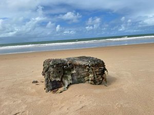 [Vídeo]  Caixas misteriosas voltam a aparecer no Litoral Sul de AL e intrigam moradores e turistas