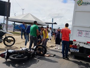Colisão entre motocicleta e caminhão deixa homem desacordado em Nova Satuba