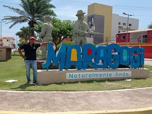 Praça dos Cabanos e dos Idosos ganham novos letreiros em Maragogi