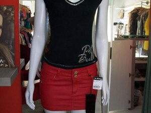 Assaltantes roubam loja e mantêm proprietário trancado no banheiro