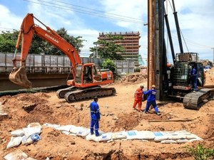 Construção da ponte sobre o Rio Jacarecica é iniciada e tem conclusão prevista de um mês
