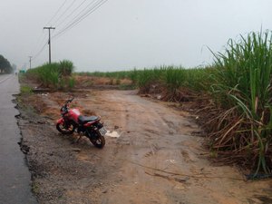 Motocicleta é encontrada abandonada às margens da BR 101, em Messias