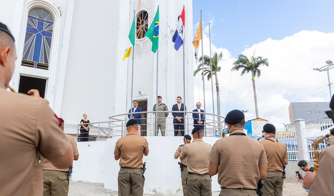 Arapiraca abre comemorações dos 102 anos com missa e hasteamento de bandeiras