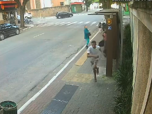 Mulher reage tentativa de assalto e tenta recuperar celular levado por suspeito