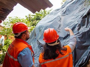 Defesa Civil retoma trabalho de aplicação de lona