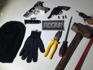 Criminosos são presos com armas e materiais suspeitos