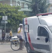 Ambulância de Cacimbinhas entra na contramão e colide com carro na Leste-Oeste