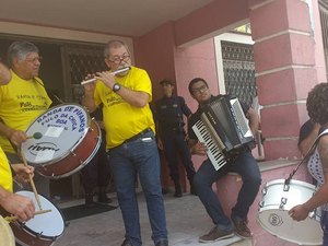 Artistas alagoanos se reúnem e protestam contra cancelamento dos festejos juninos