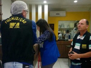 Procon e Vigilância Sanitária inspecionam restaurantes e lanchonetes em Arapiraca