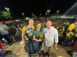 Luciano Barbosa e Davi Davino participam de cavalgada em Lagoa da Canoa