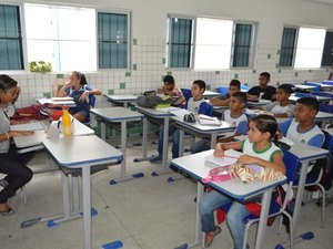 Prefeitura nomeia mais 267 concursados da Educação