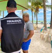 Ação integrada orienta ambulantes na faixa de areia da orla marítima de Maceió