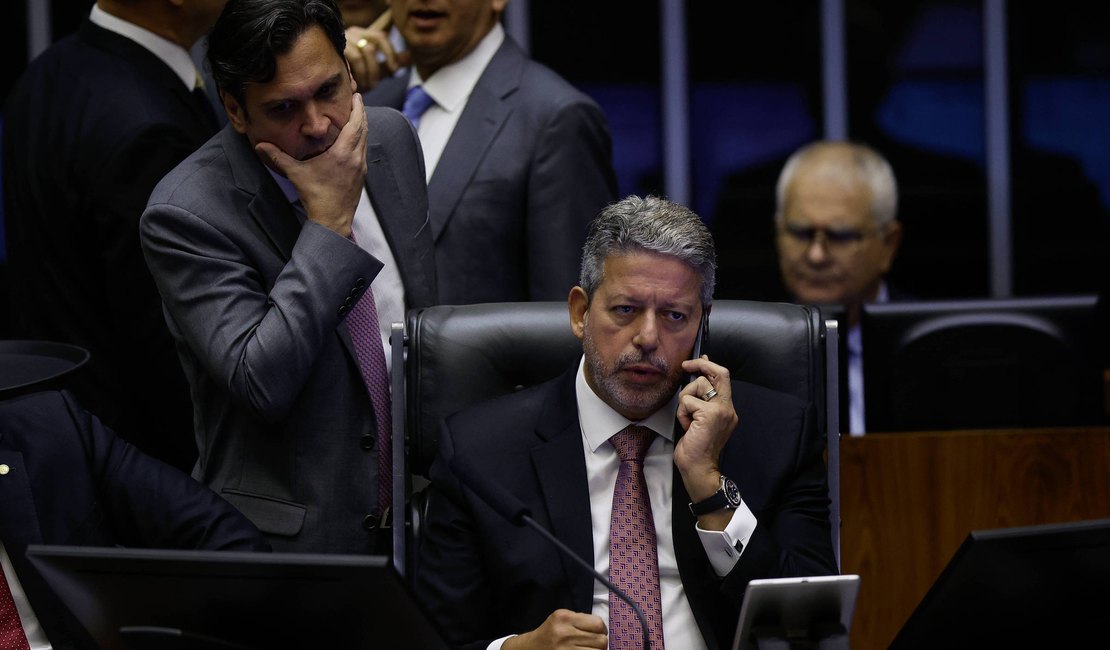 O cabo de guerra entre Lira e Bulhões sobre a presidência de Hugo Motta na Câmara dos Deputados