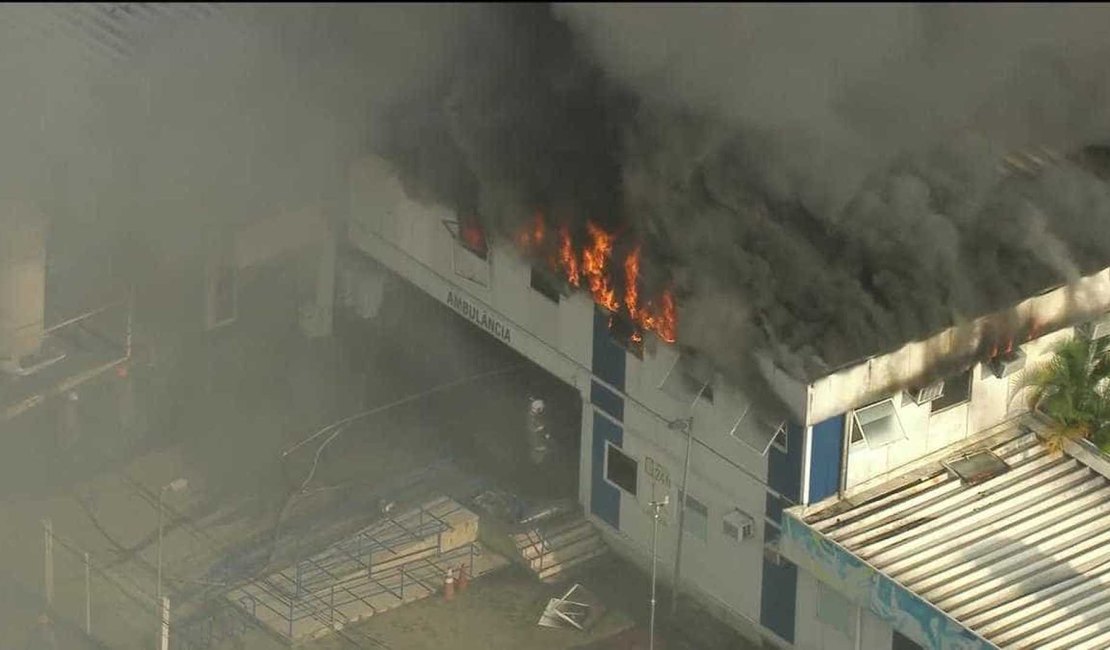 Incêndio de grandes proporções atinge hospital municipal no Rio
