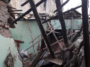 Dificuldade: Residência pertencente a técnico de enfermagem desaba em Arapiraca