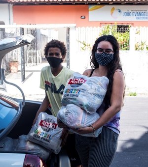 Campanha Brasil sem Fome distribui 2 mil cestas básicas em Maceió e Joaquim Gomes