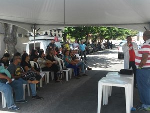 Servidores do CCZ realizam, pela segunda vez, ato em frente à prefeitura de Maceió