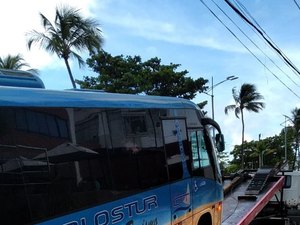 SMTT flagra transporte clandestino de turismo na Pajuçara